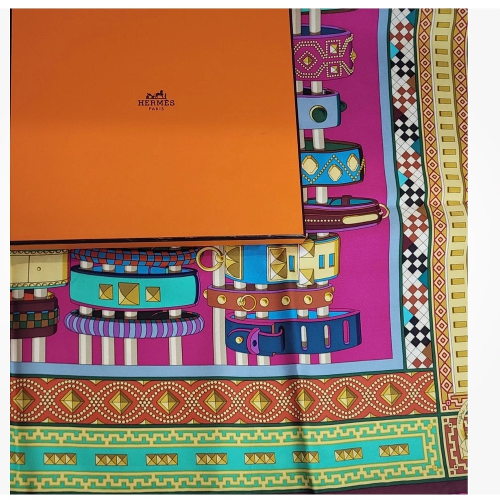 HERMÈS "Colliers de Chiens" Silk Scarf - Picture 2 of 6